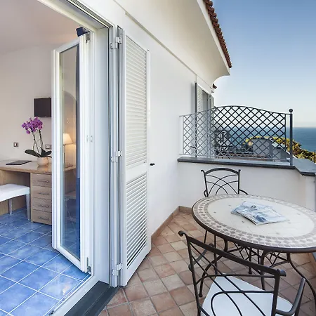 Отель Grifo Charme & Казамиччола-Терме