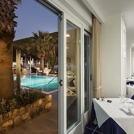 Hotell Grifo Charme &